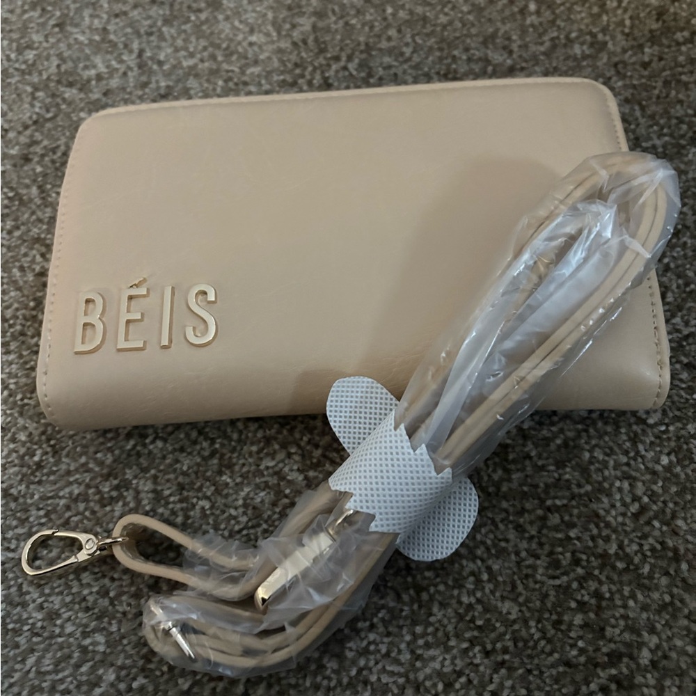 Beis The Travel Wallet